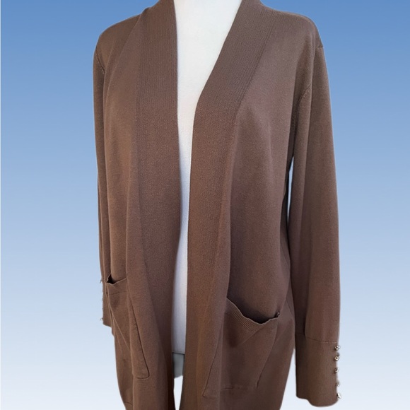 Elegant Brown Women's Cardigan with Button Accents - Picture 2 of 7